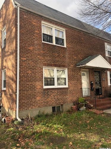 83-24 164th St, Jamaica, NY 11432-1116