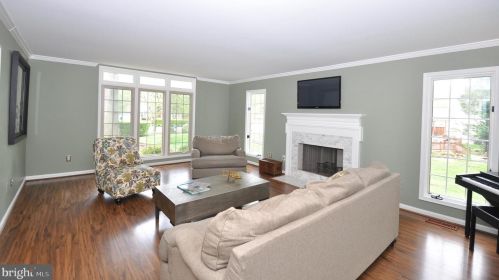 9111 Meadowcreek Ln, Lorton VA  22079-3238 exterior