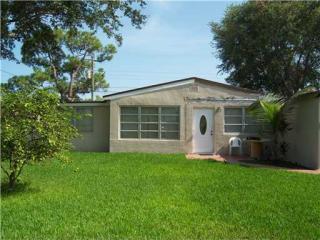 6870 Simms St, Hollywood FL  33024-2838 exterior