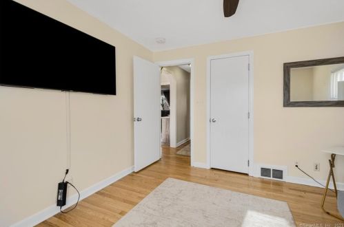 11 Peter Parley Row, Kensington CT  06037-3123 exterior