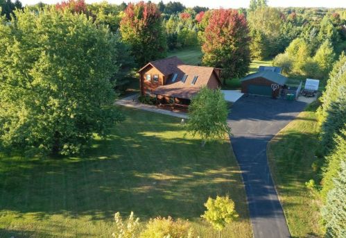 1336 Western Ave, Jackson, WI 53037-9384