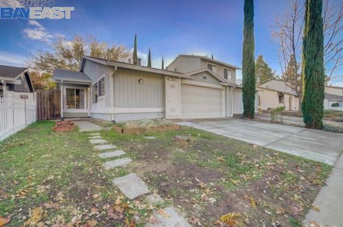 423 Lisa Ann St, West Pittsburg, CA 94565-1559