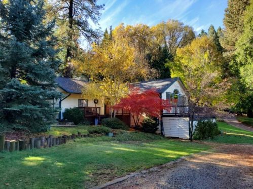 13762 Meadow Dr, Grass Valley, CA 95945-9012