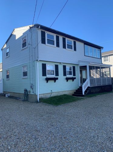 6 Newbury St, Seabrook, NH 03874-4919