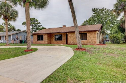 5201 Hickory St, Fort Pierce, FL 34982