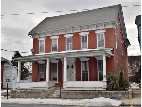 901 Main St, Slatington PA  18080-1732 exterior