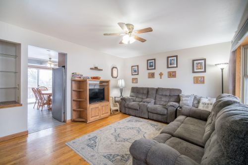1422 Roosevelt Dr, West Bend, WI 53090-1323
