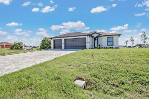 1905 18th St, Cape Coral, FL 33909-4606