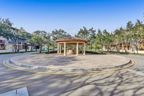 460 147 Ave, Hollywood FL 33027-6104 exterior