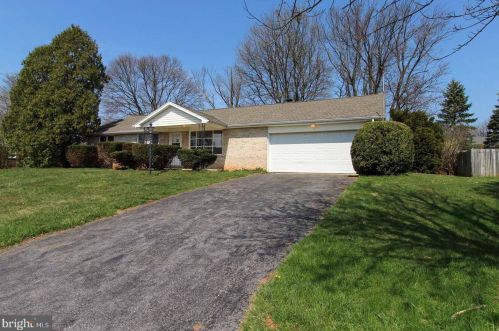 107 Raypaula Dr, Shrewsbury, PA 17361-1409