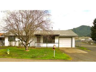 1090 Lester St, Sutherlin, OR 97479-9404