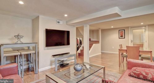 7127 Roosevelt Ave, Falls Church VA  22042-1623 exterior