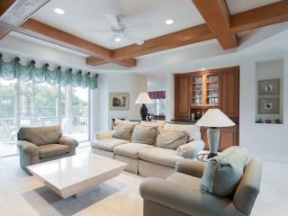 1656 Hibiscus Dr, Sanibel, FL 33957-3414