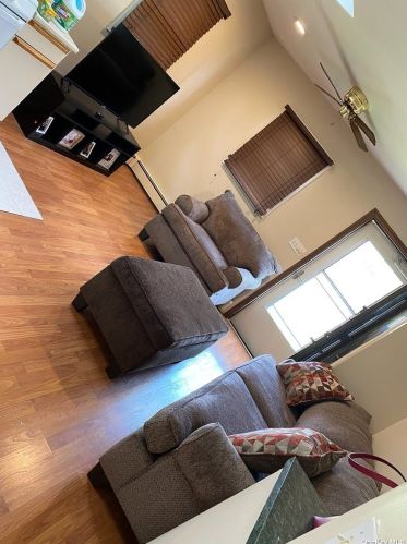 105 Haynes Ave, West Islip NY  11795-1048 exterior