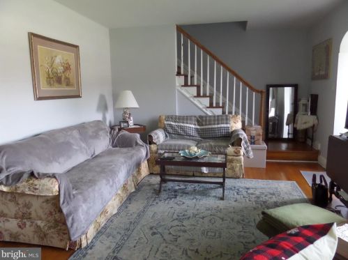 819 Broad St, Lansdale, PA 19446-5212