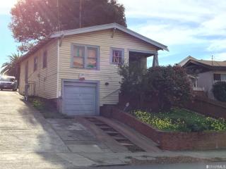 6907 Sunkist Dr, Oakland, CA 94605-2651