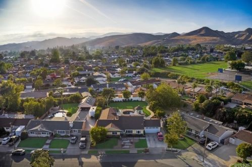 3367 Weatherford Ct, Simi Valley CA  93063-1328 exterior