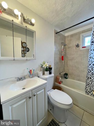 233 Grand Ave, Camden NJ  08105-2151 exterior