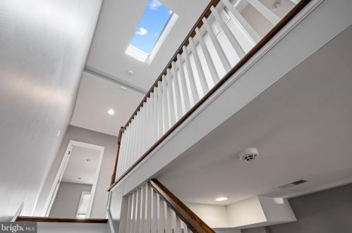 2037 Carpenter St, Philadelphia PA 19146-2418 exterior