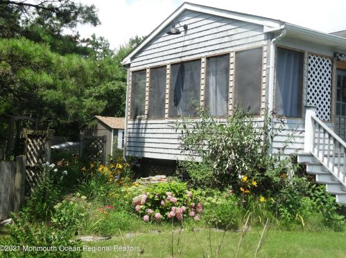 732 Palm Beach Dr, Lacey NJ  08731-4906 exterior