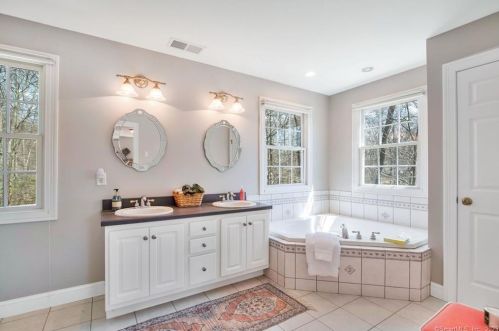 33 Blue Heron Dr, East Hampton CT  06424-1368 exterior