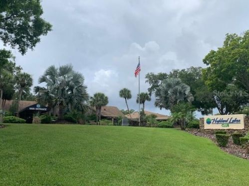 1001 Queen Anne Dr, Palm Harbor FL  34684-2737 exterior