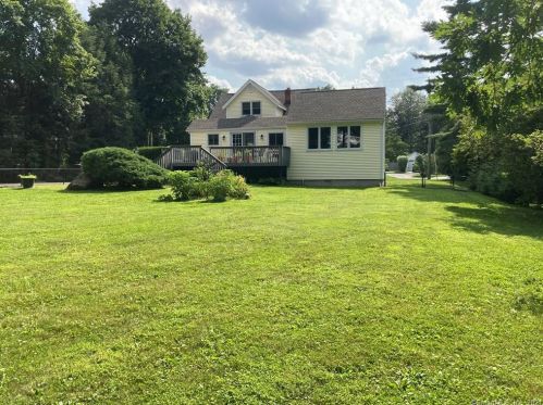 24 Oak Grove Pl, New Canaan CT  06840-6241 exterior