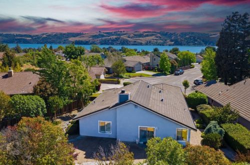 1423 Fry Ct, Benicia, CA 94510-2576