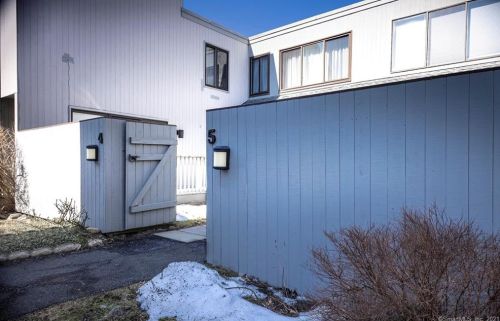 5 Juniper Ln, Ridgefield, CT 06877-3322