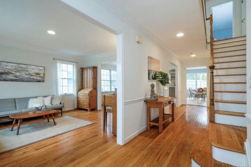 6 Richelieu Rd, Scarsdale, NY 10583-6461