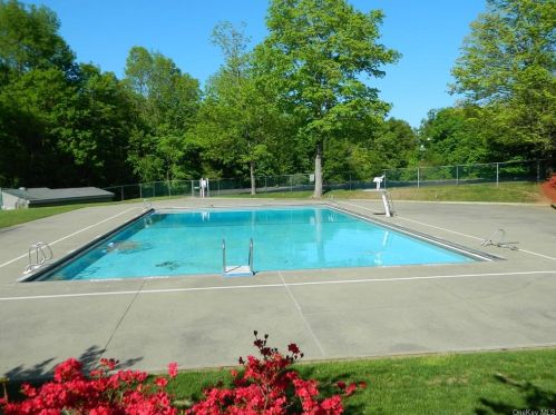 231 Briarwood Dr, Somers Town NY  10589-1810 exterior