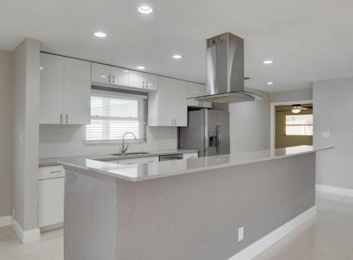 8296 33rd Ave, Saint Petersburg FL  33710-2218 exterior