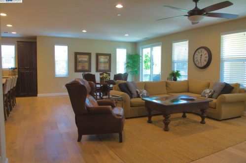 3335 Central Pkwy, Pleasanton, CA 94568-4857