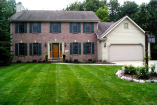 8521 Redwing Dr, Hales Corners, WI 53132-8592