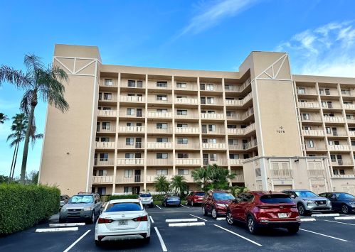 7076 Huntington Ln, Delray Beach, FL 33446-2513