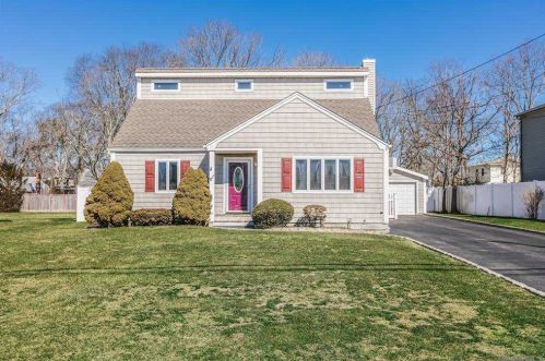 11 Karp Dr, Islip Terrace, NY 11752-2221
