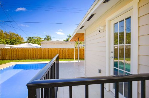 411 33rd St, West Palm Beach FL  33404-3037 exterior