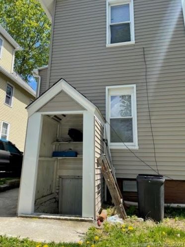 9 Eagle St, Ansonia, CT 06401-3115