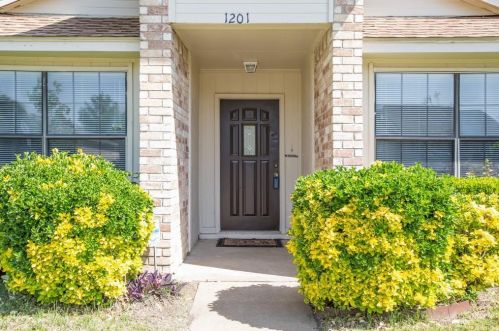 1201 Seabrook Dr, Plano TX  75023-2827 exterior