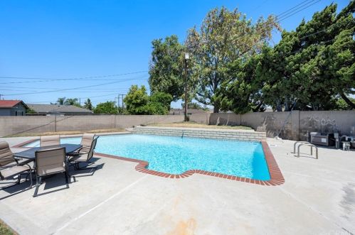 6153 Norstadt Way, Buena Park CA  90620-1414 exterior