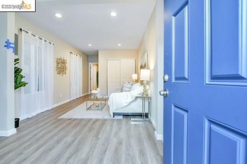820 Athens Ave, Oakland, CA 94607-3449