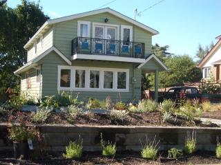 6020 Roxbury St, Seattle WA  98118-5945 exterior