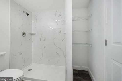 19 Locust Cir, Navy Sup Dpt PA  17050-3192 exterior