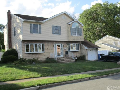 881 Terrace Ave, Woodbridge, NJ 07095-3224