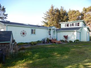 7392 Burl Dr, Waldport, OR 97394-9026