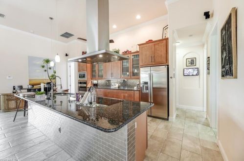 532 30th St, Cape Coral, FL 33904-3464