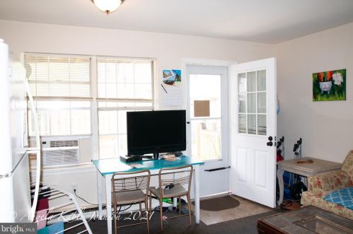 34 Mallard Ct, Charles Town WV  25414-5804 exterior