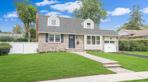 867 Duncan Dr, Westbury, NY 11590-1404
