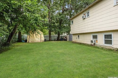 29 Clifford Ct, Huntington Station NY  11746-2106 exterior