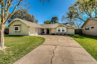 9403 Highmeadow Dr, Houston, TX 77063-3933